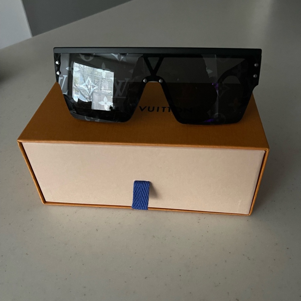 LIKE NEW Louis Vuitton Waimea Sunglasses